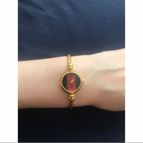 *SOLD* Authentic Vintage Gucci 2047L Gold Watch - Picture 7 of 8